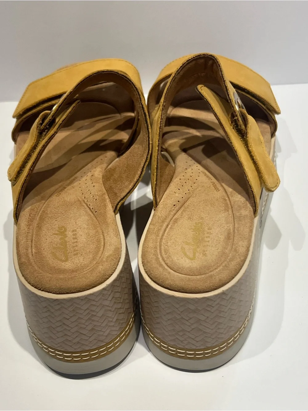 Clarks Kidiki Cove Yellow Nubuck Sz 9